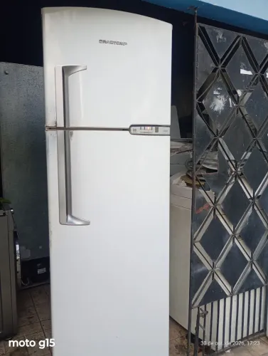 Vende-se geladeira Brastemp Frost Free com garantia de 60 dias.