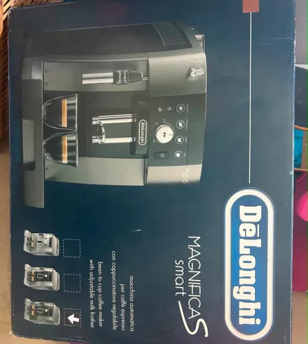 Cafeteira Superautomática De?Longhi Magnifica em excelente estado.