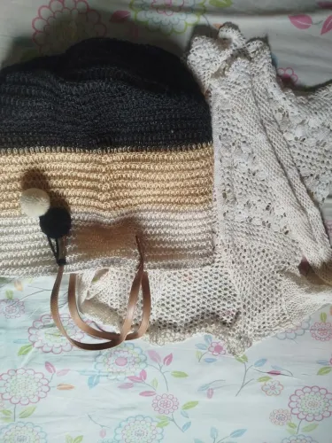 Kit praia, sandália semi-nova, tênis novo.