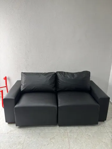 SOFÁ RETRÁTIL 2 LUGARES REFORMADO - COURO EXCELENTE ESTADO