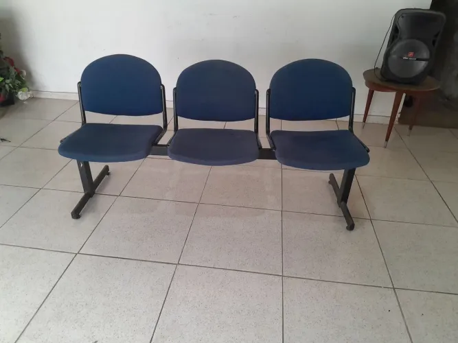 Vendo um de cadeira de três acento