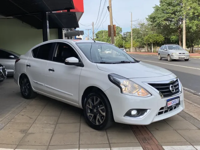 Nissan Versa Unique 1.6 16V Flexstart 4P Aut. 2017