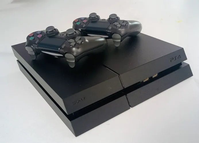 PS4 fat ótimo estado (10x130 no cartão)