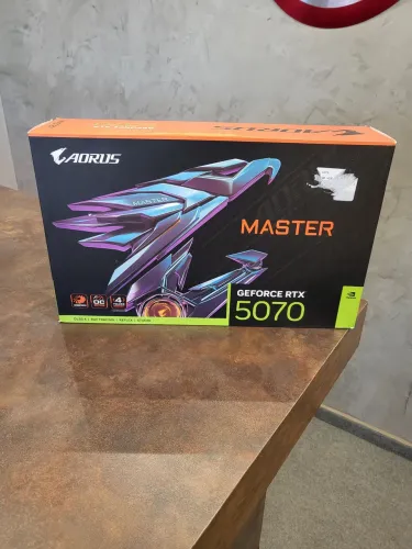 Placa de Vídeo Aorus Master GeForce RTX 5070 Nova (Loja Física)