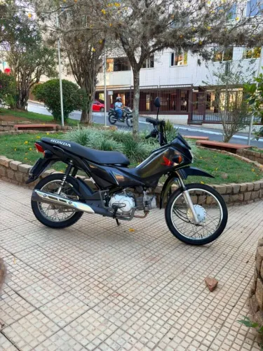 Moto pop 100 bem conservada