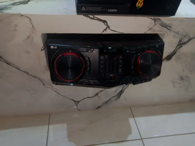 Som LG xboom 3 caixas com luzes de led e djei
