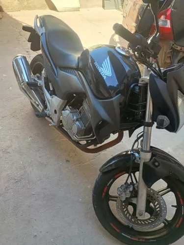 Cb 300 9.000 pra esse mês zera demais