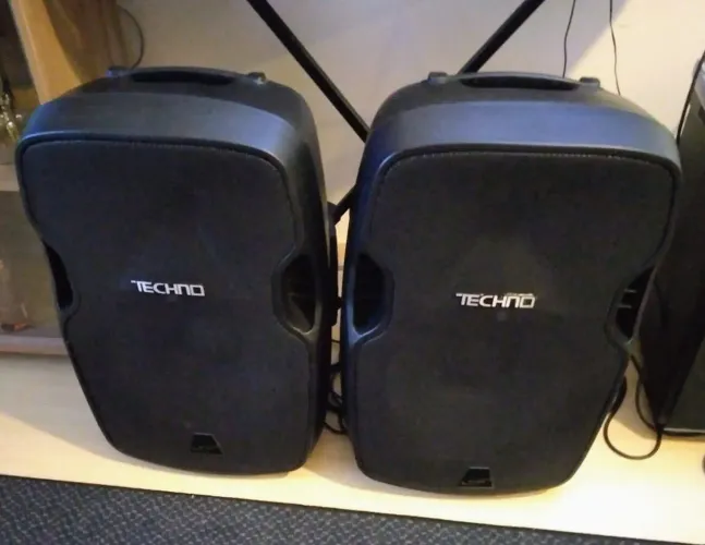 Par de Caixas Som Ativas 15" 600 Watts