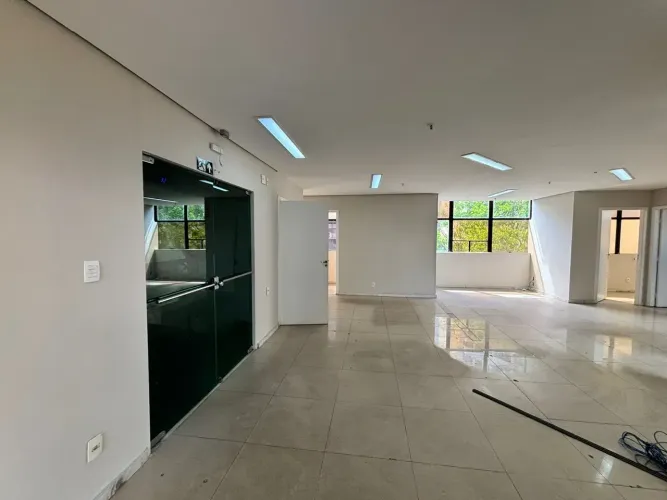 Andar inteiro 180m², portaria 24h, esquina com Afonso Pena, Centro, BH