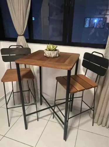 Vendo Conjunto de Mesa Bistrô com Banquetas 