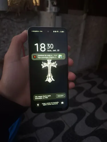 Vendo ou troco infinix hot60i  funcionando tudo