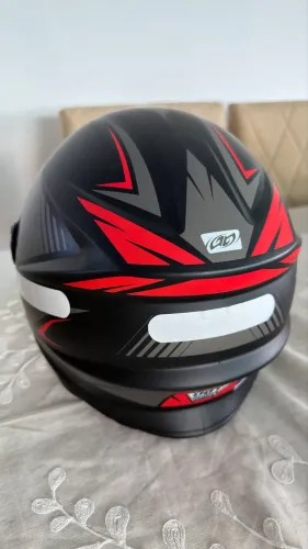 Capacete TORK R8, semi novo usado apenas duas vezes. Obs. Não entrego.