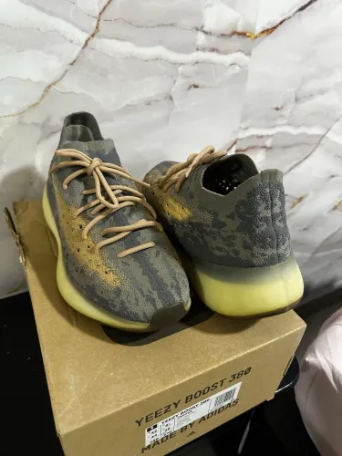 Tênis Adidas Yeezy Boost 380 com cadarço N42 ORIGINAL NA CAIXA 