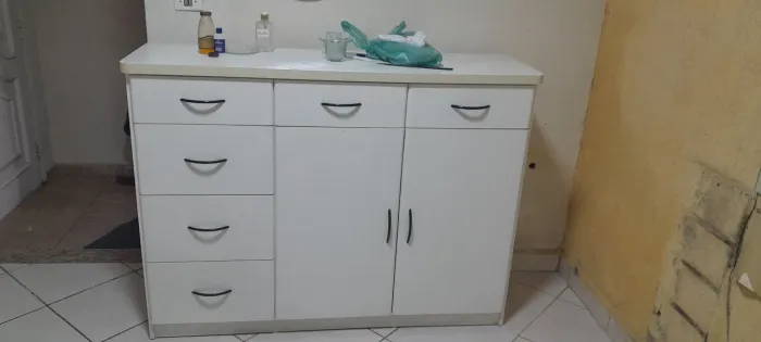 Móvel Branco ideal para clinica, salão de beleza.