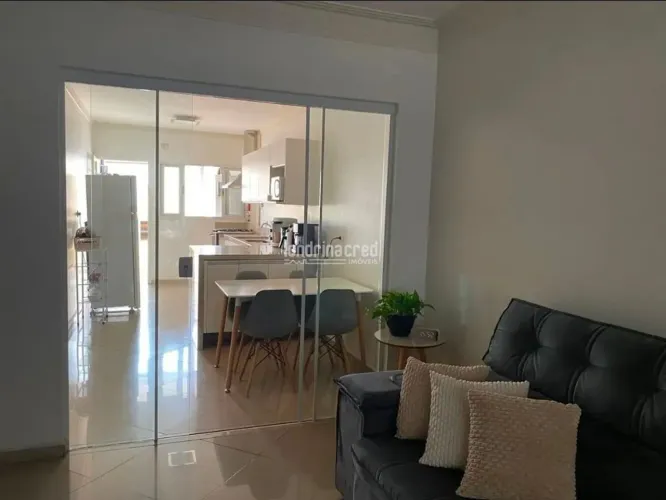 Casa à Venda em Novo Aeroporto, Londrina - PR