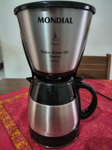 Vendo cafeteira da marca MONDIAL semi nova.