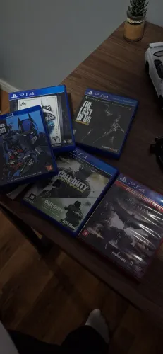 Vendo 4 jogos ps4 em perfeito estado