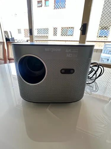 Projetor BETTDOW Full HD 1080p + Tela Retrátil 200x150 + Suporte ajustável 