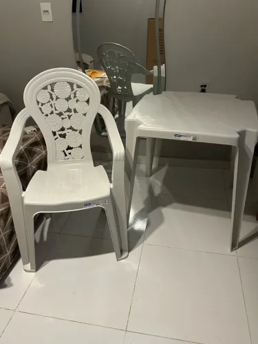MESA E CADEIRAS