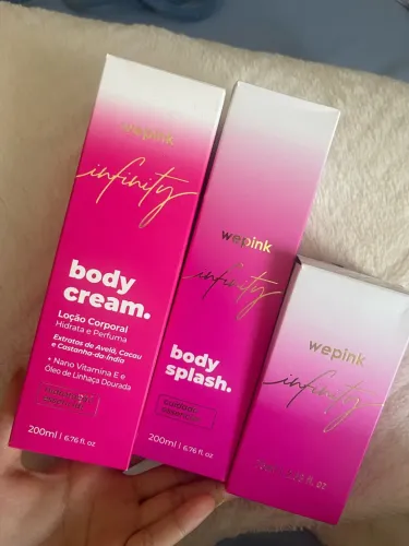 Kit perfume, body splash e body cream da we pink