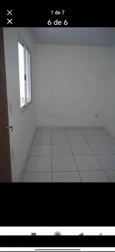 Alugo casa no bairro universitário.