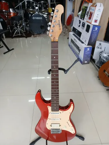 GUITARRA YAMAHA EG 112C