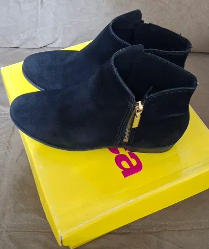 Imperdível!!! Bota feminina Moleca 36 camurça confortável