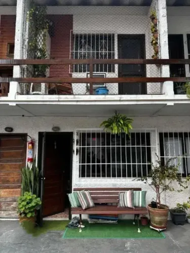 Casa de condominio 300 m da Praia do Forte , 1 quarto e churrasqueira