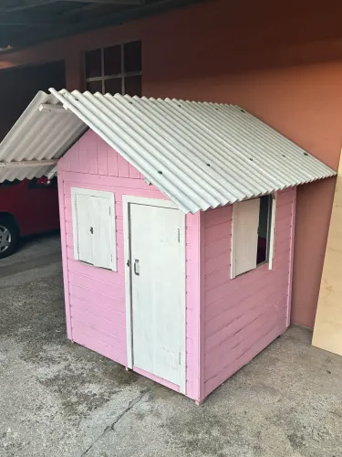 Casinha de madeira infantil