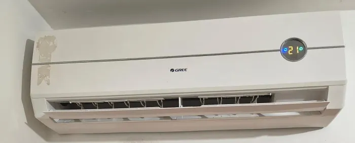 Ar-Condicionado Split Gree 9.000 BTUs 220V - Funcionando Perfeitamente + Controle Original
