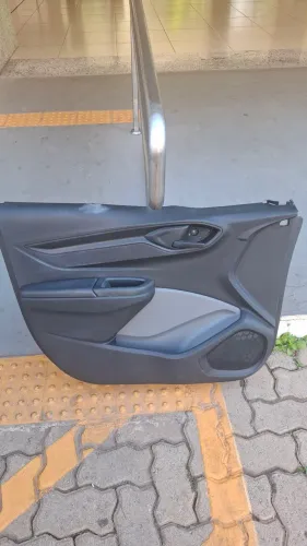 Forro da porta do Onix  2018, dianteira lado motorista 