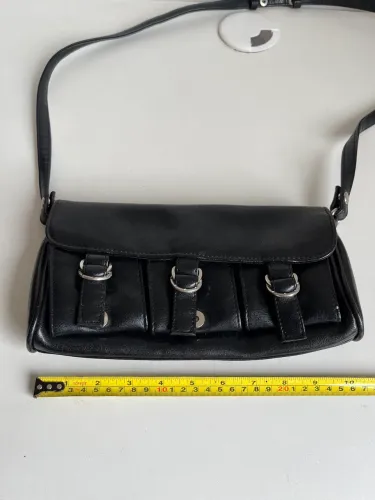 Bolsa preta tipo baguete courinho