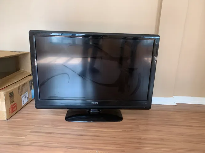 Televisor semi novo troca de peças