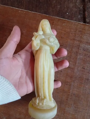 Lote de santos antigos resina,pedra e plástico e louça 4 peças