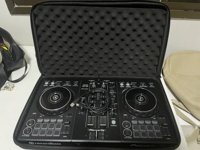 DDJ 400 + Case + Fiação de brinde