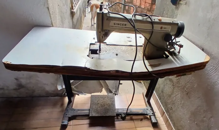 MÁQUINA COSTURA RETA INDUSTRIAL