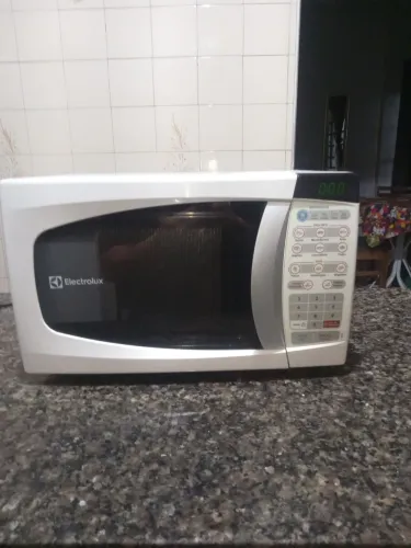 Microondas Eletrolux de 20 litros de 110,V