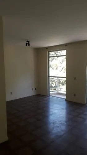 Imóvel para aluguel possui 125 metros quadrados com 3 quartos em Quitandinha - Petrópolis