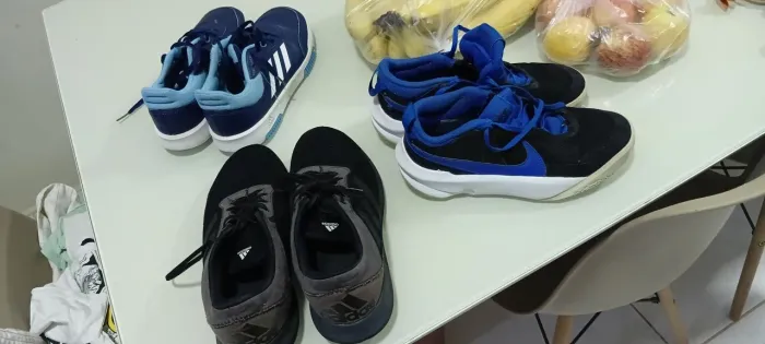 Lote com tênis Nike e adidas 
