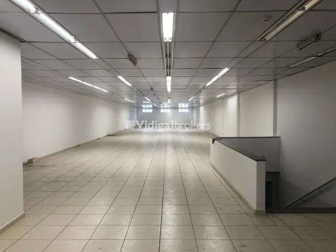 Comercial com 1.140 m² de construção, à venda no bairro Lapa.