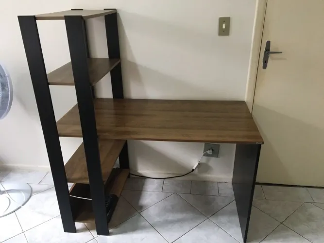 Vendo escrivaninha