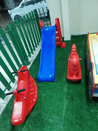 Escorregador e gangorra infantil