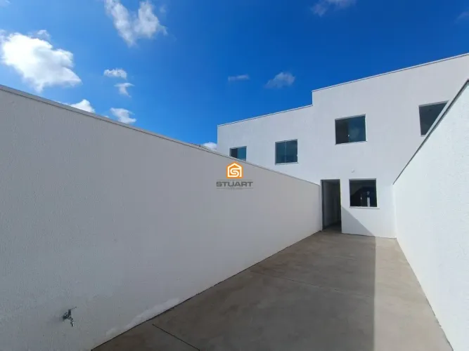 Casa com 2 quartos e 1 vaga no Jardim Leblon!