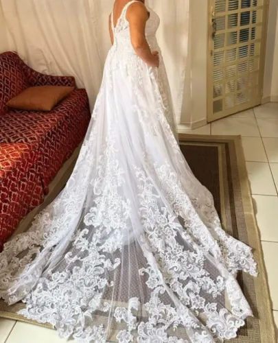 Vestido de noiva 3.000,00 Grátis tiara de noiva em formato de ramo e o véu ate o ombro.