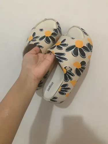 Melissa plataforma slide - semi nova 