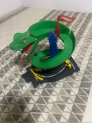 Pista hotwheels ataque da cobra 