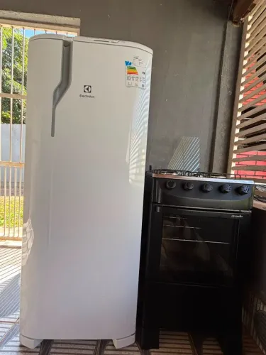 Geladeira Electrolux (5 meses de uso) + Fogão 4 bocas (entrego)