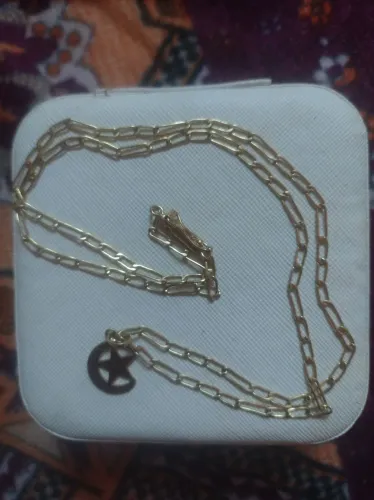 Cordão de ouro com pingente lua estrela
