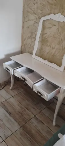 Penteadeira em laca branca 