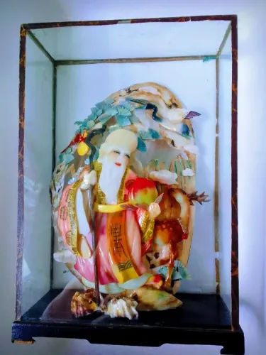 Escultura em madrepérola em concha chinesa 21 cm antiga
